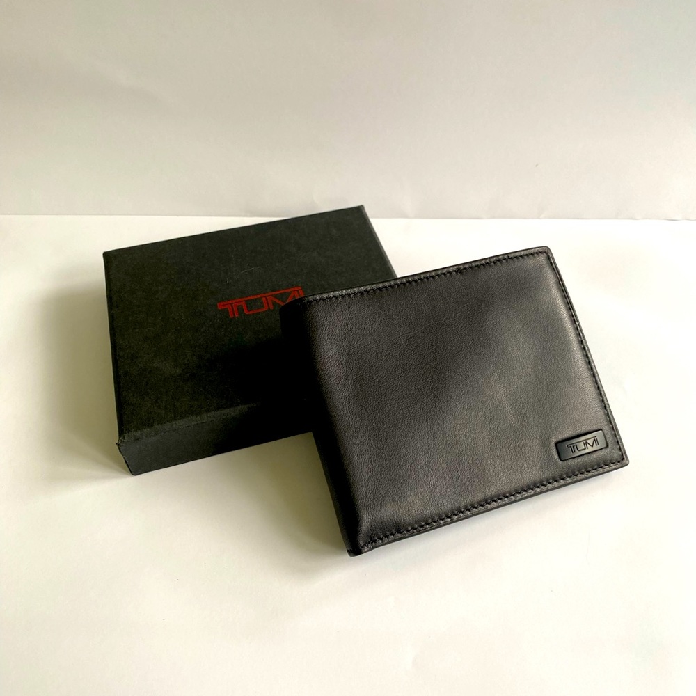 Brand new Tumi bi-fold leather wallet